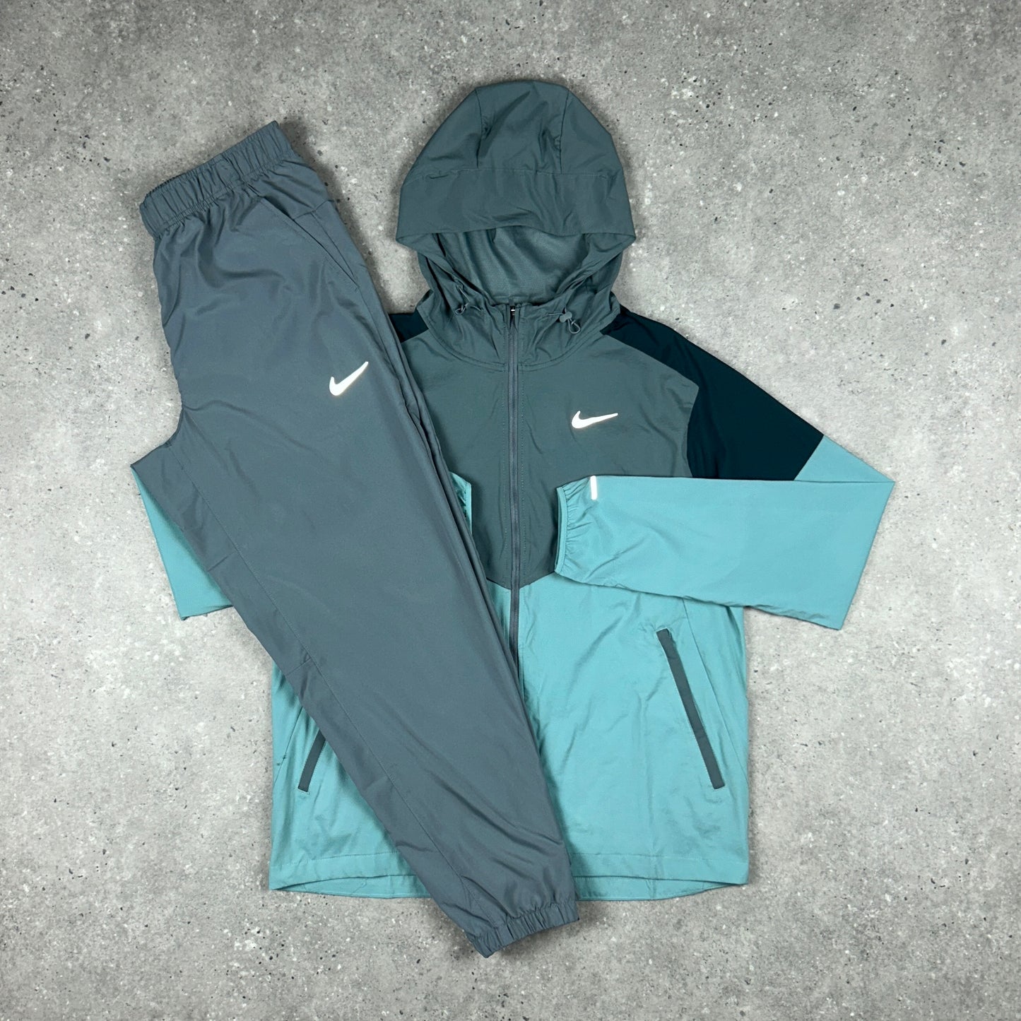NIKE TRACKSUIT SMOKE GREY