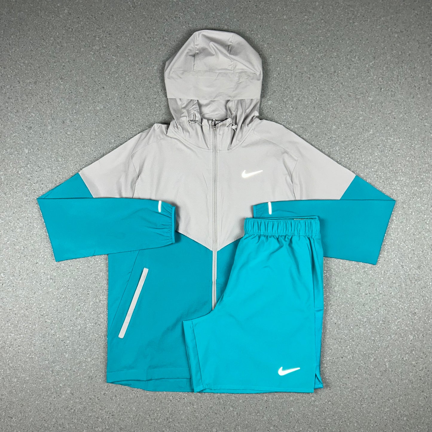 NIKE WINDRUNNER JACKET & CHALLENGER SHORTS AQUA SET