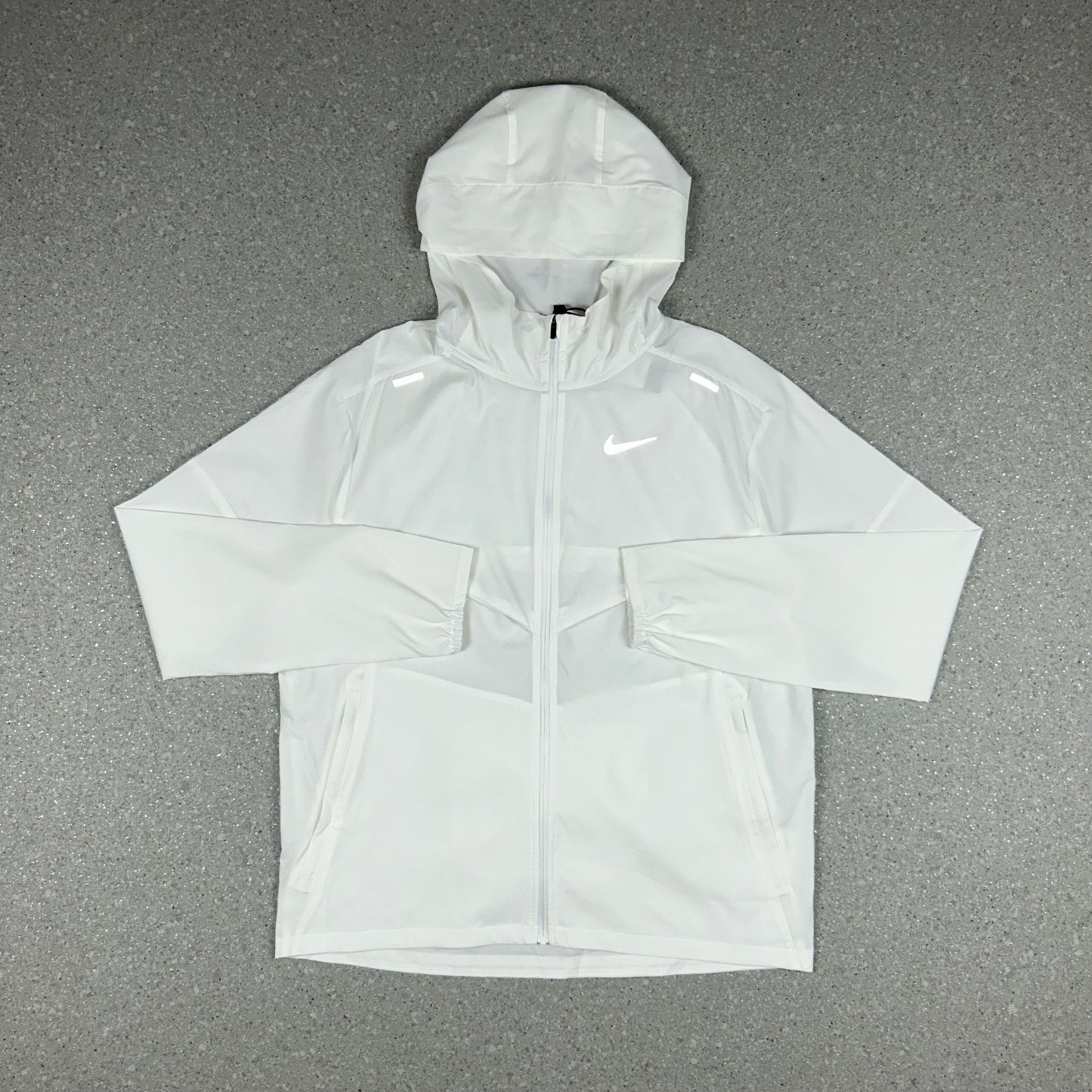 NIKE UV WINDRUNNER ICE WHITE & NIKE GREY 7" FLEX STRIDE SHORTS SET