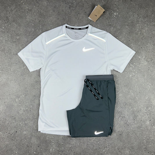 NIKE 1.0 MILER T-SHIRT WHITE & GREY 7” FLEX STRIDE SHORT SET