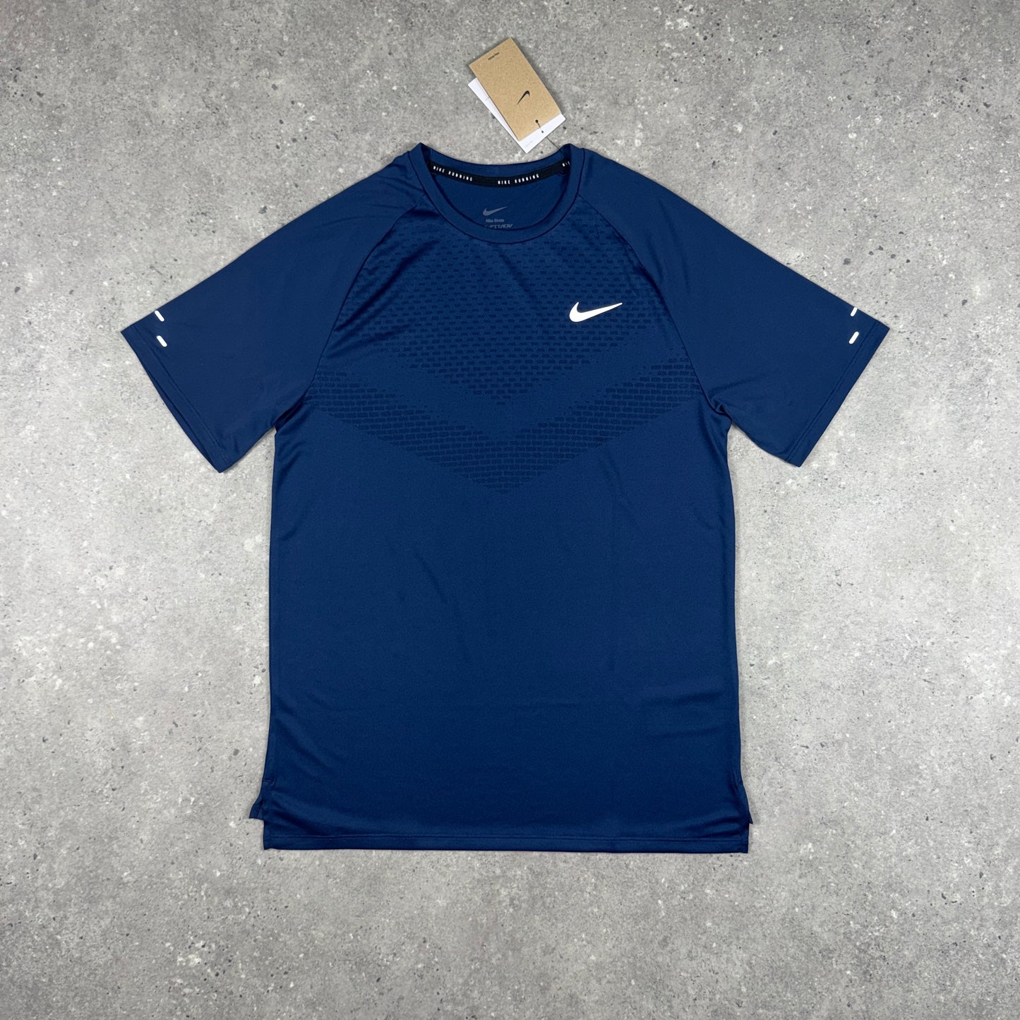 NIKE STRIDE T-SHIRT MIDNIGHT