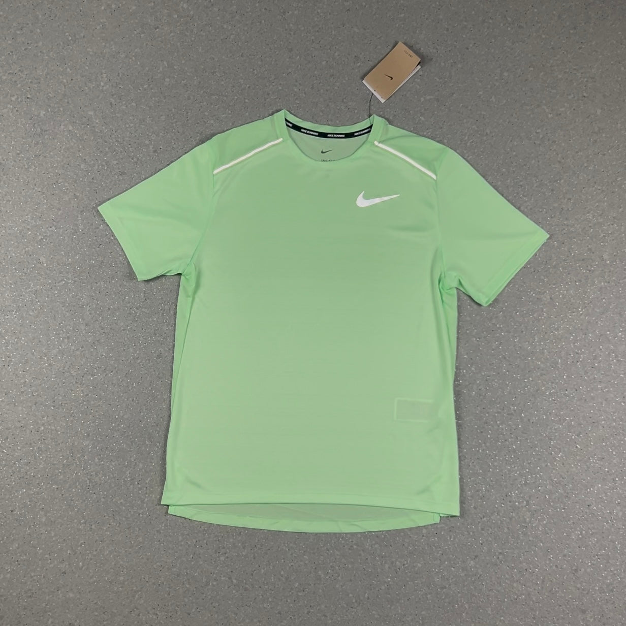 NIKE MILER T-SHIRT VAPOUR GREEN & BLACK CHALLENGER SHORTS SET