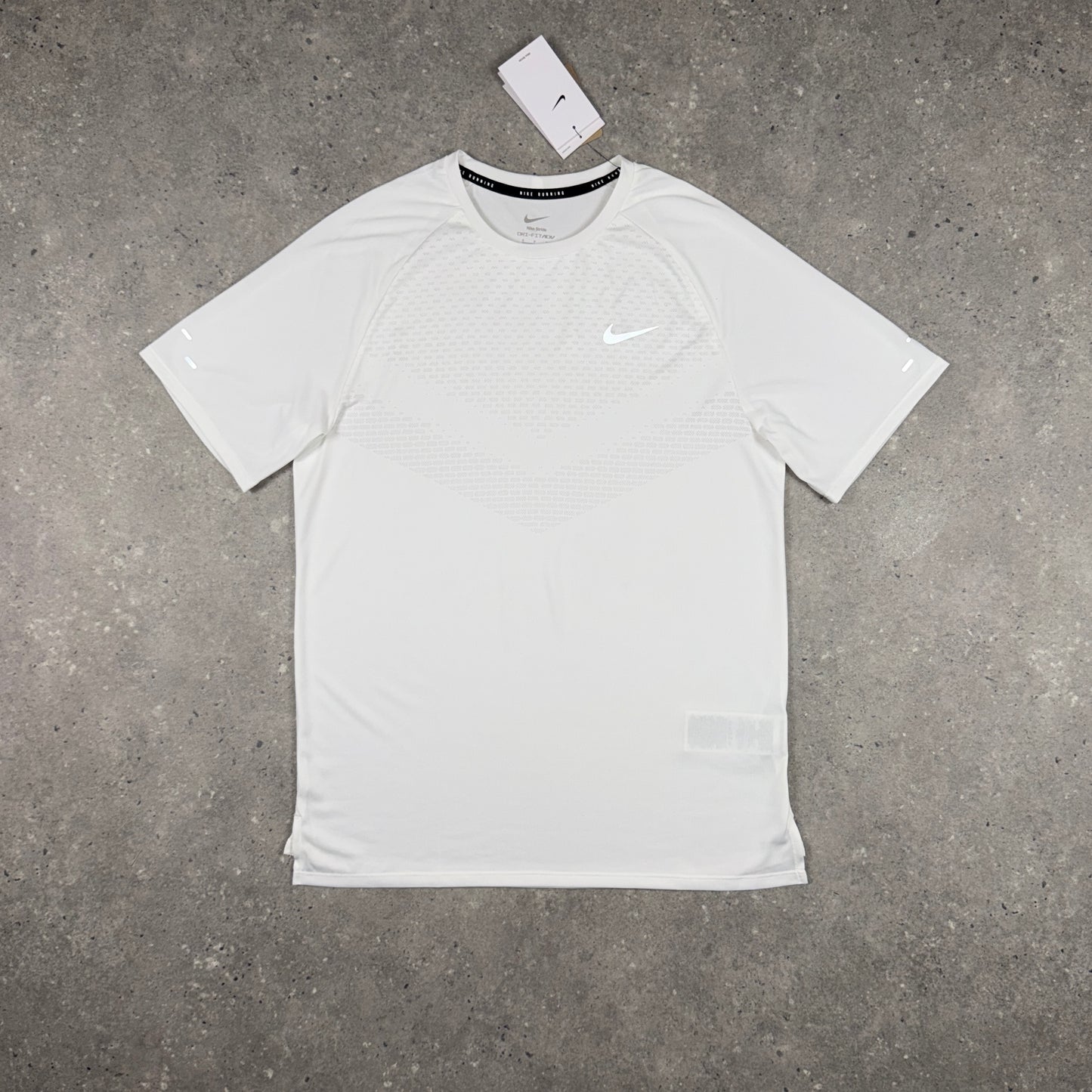NIKE STRIDE T-SHIRT WHITE