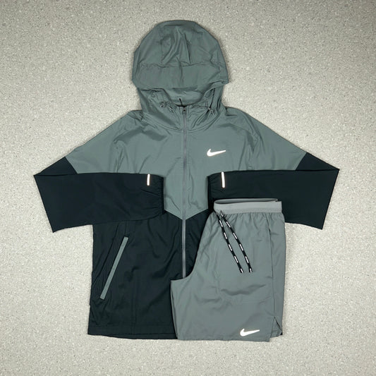 NIKE UV WINDRUNNER JACKET BLACK/GREY & NIKE 7” FLEX STRIDE SHORTS GREY SET