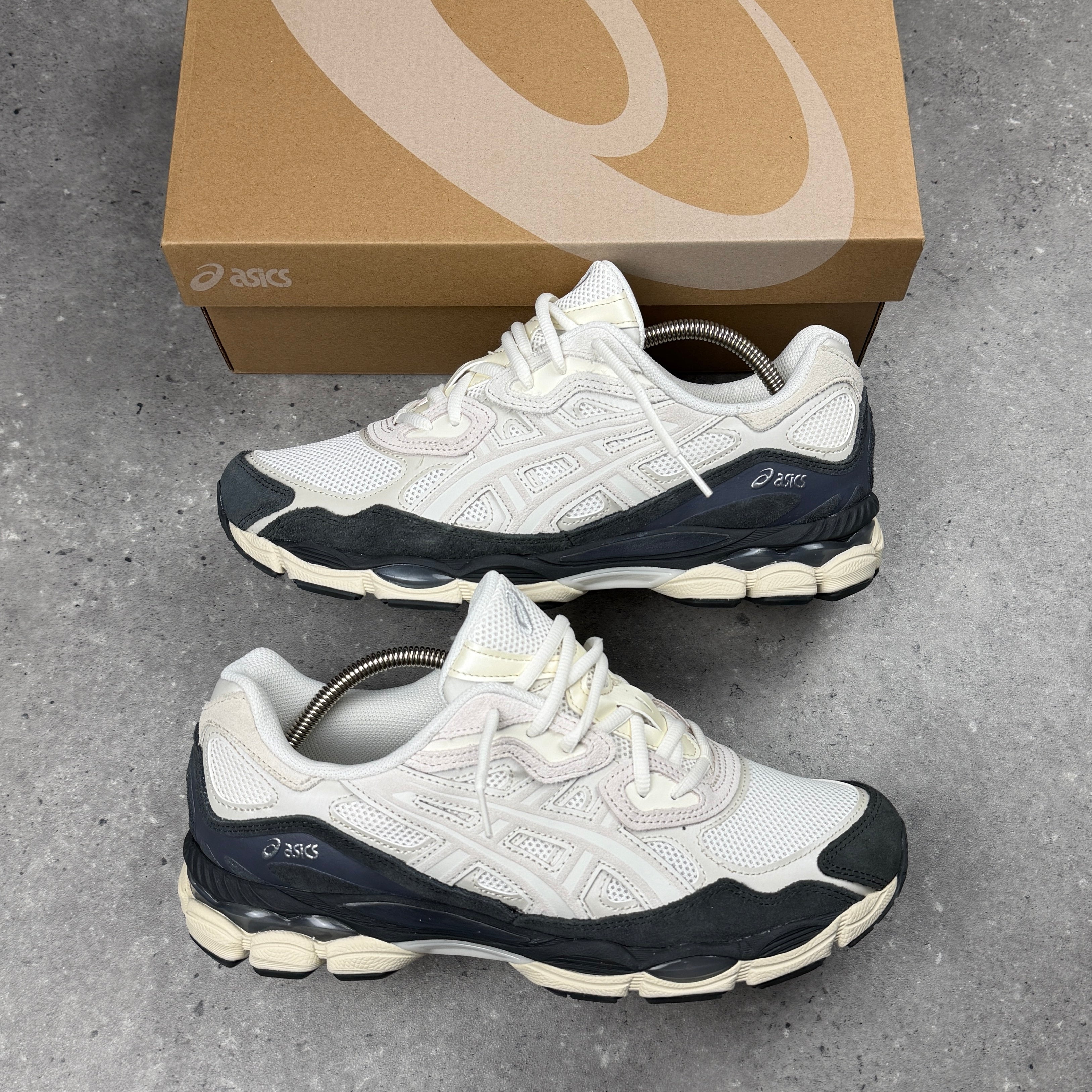 靴 GEL-NYC WHITE/SMOKE/GREY ASICS GEL-NYC WHITE SMOKE GREY – Evosportsuk