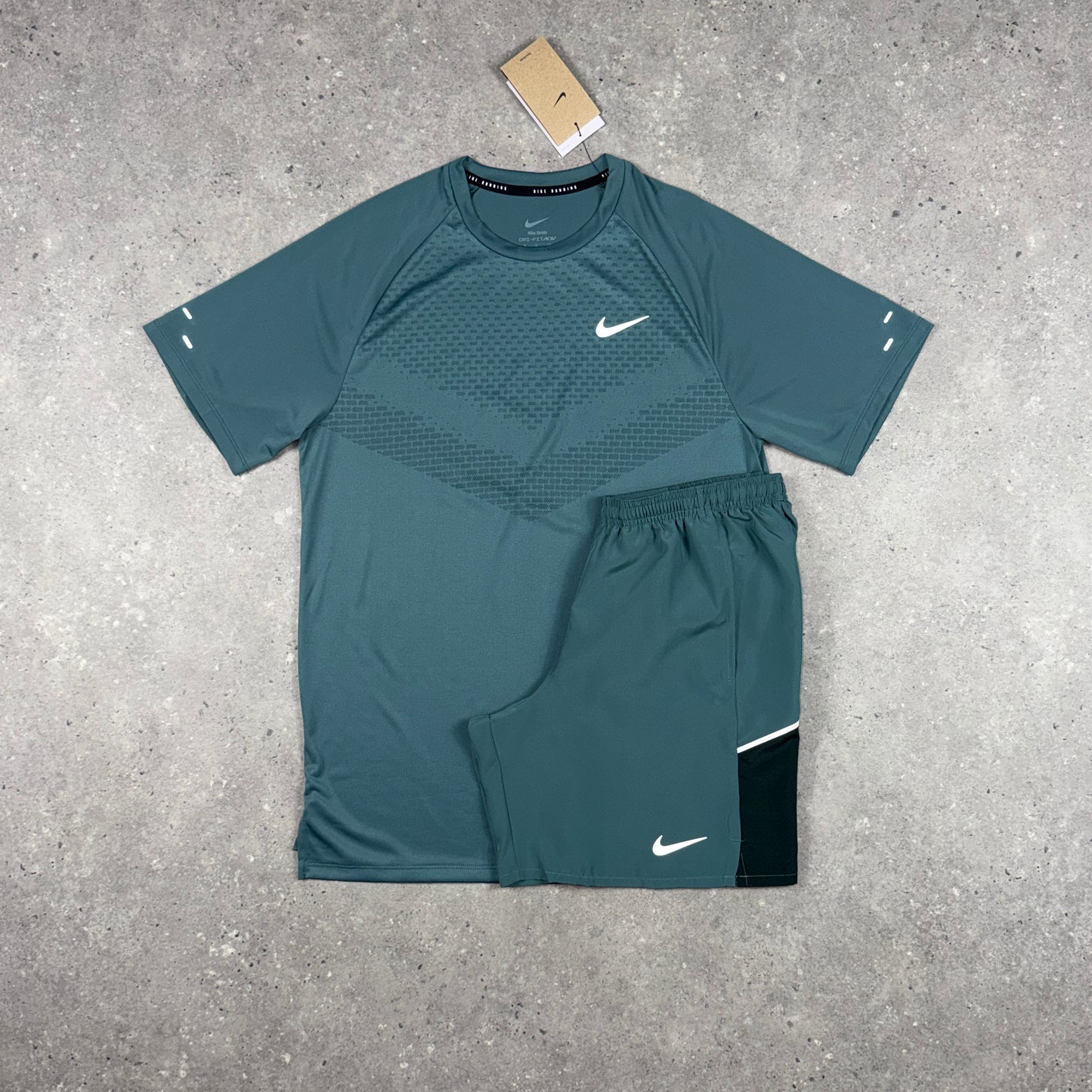 NIKE STRIDE T-SHIRT SHORTS SET MINERAL SLATE