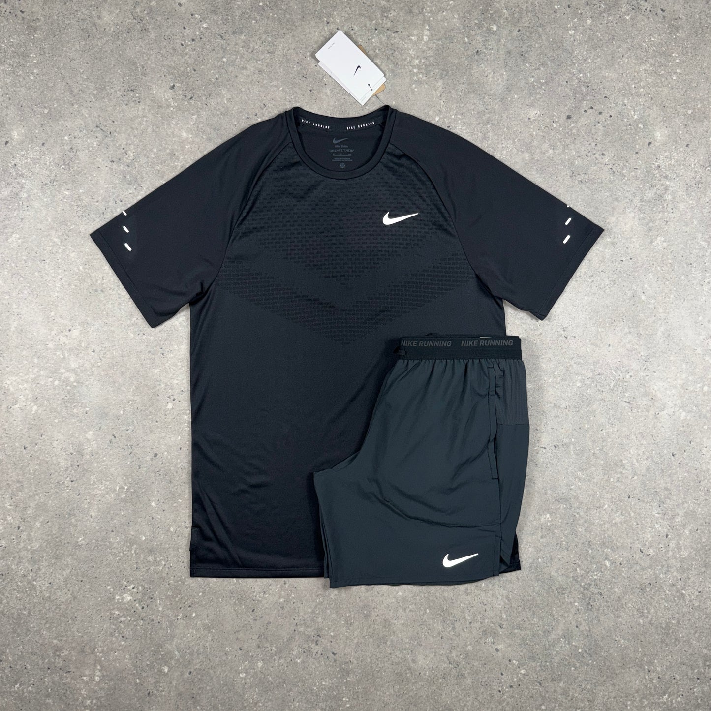 NIKE STRIDE T-SHIRT SHORTS SET BLACK