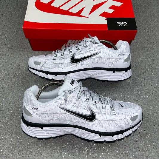 NIKE P6000 METALLIC WHITE