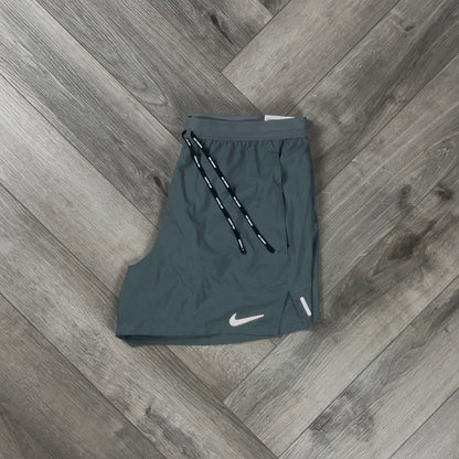 NIKE FLEX STRIDE SHORTS 5" GREY