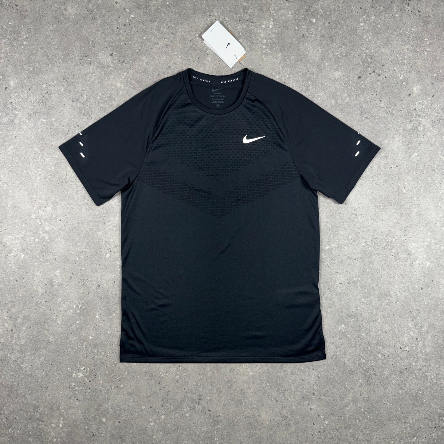 NIKE STRIDE T-SHIRT BLACK