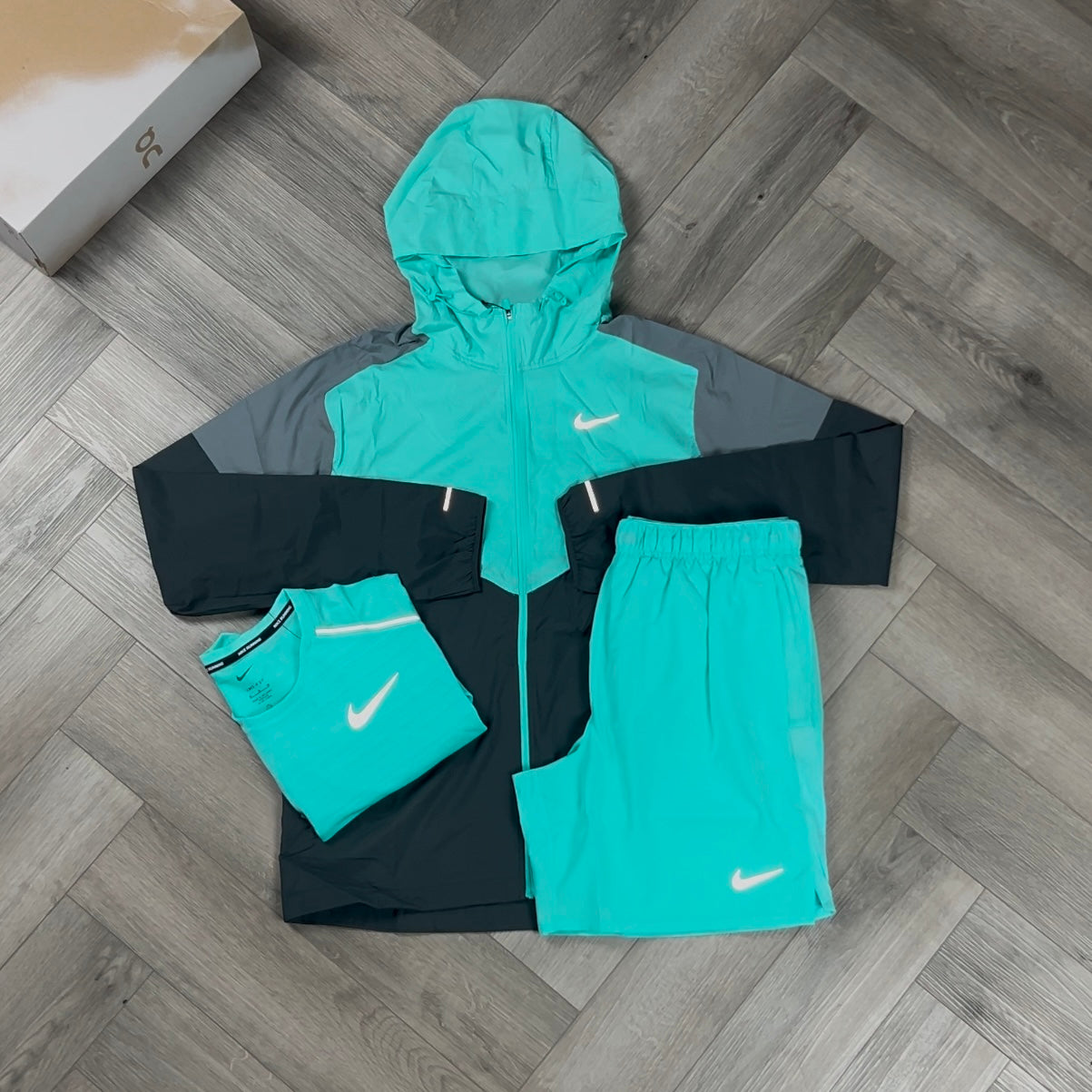 NIKE UV WINDRUNNER TURQUOISE BLUE BUNDLE