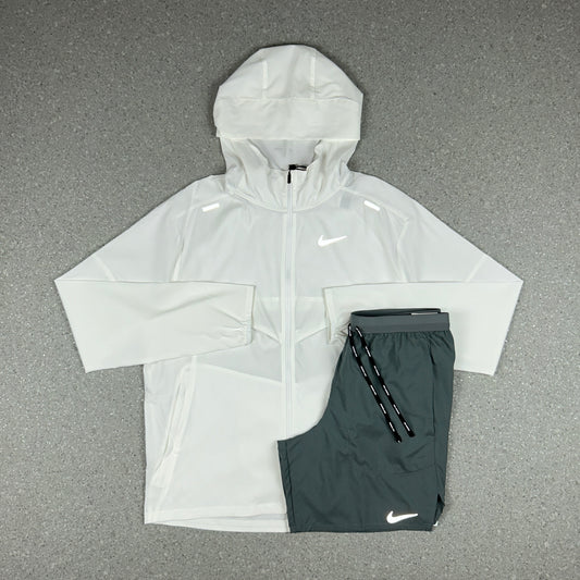 NIKE UV WINDRUNNER ICE WHITE & NIKE GREY 7" FLEX STRIDE SHORTS SET