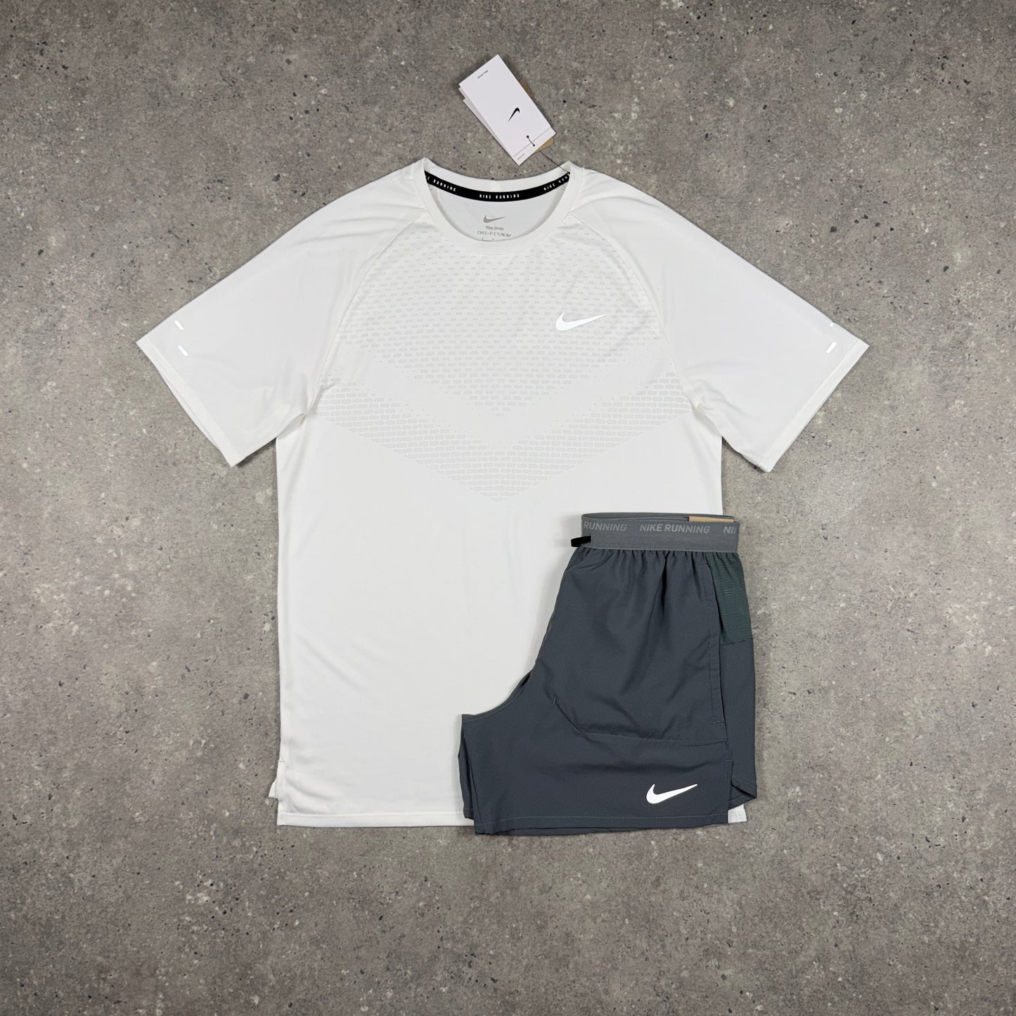 NIKE STRIDE T-SHIRT SHORTS SET WHITE/GREY