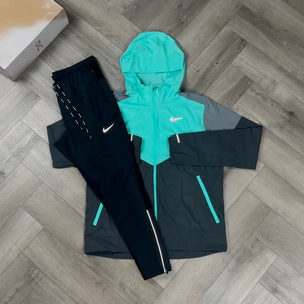 NIKE UV WINDRUNNER JACKET TURQUOISE BLUE & NIKE PHENOM ELITE BOTTOMS BLACK SET