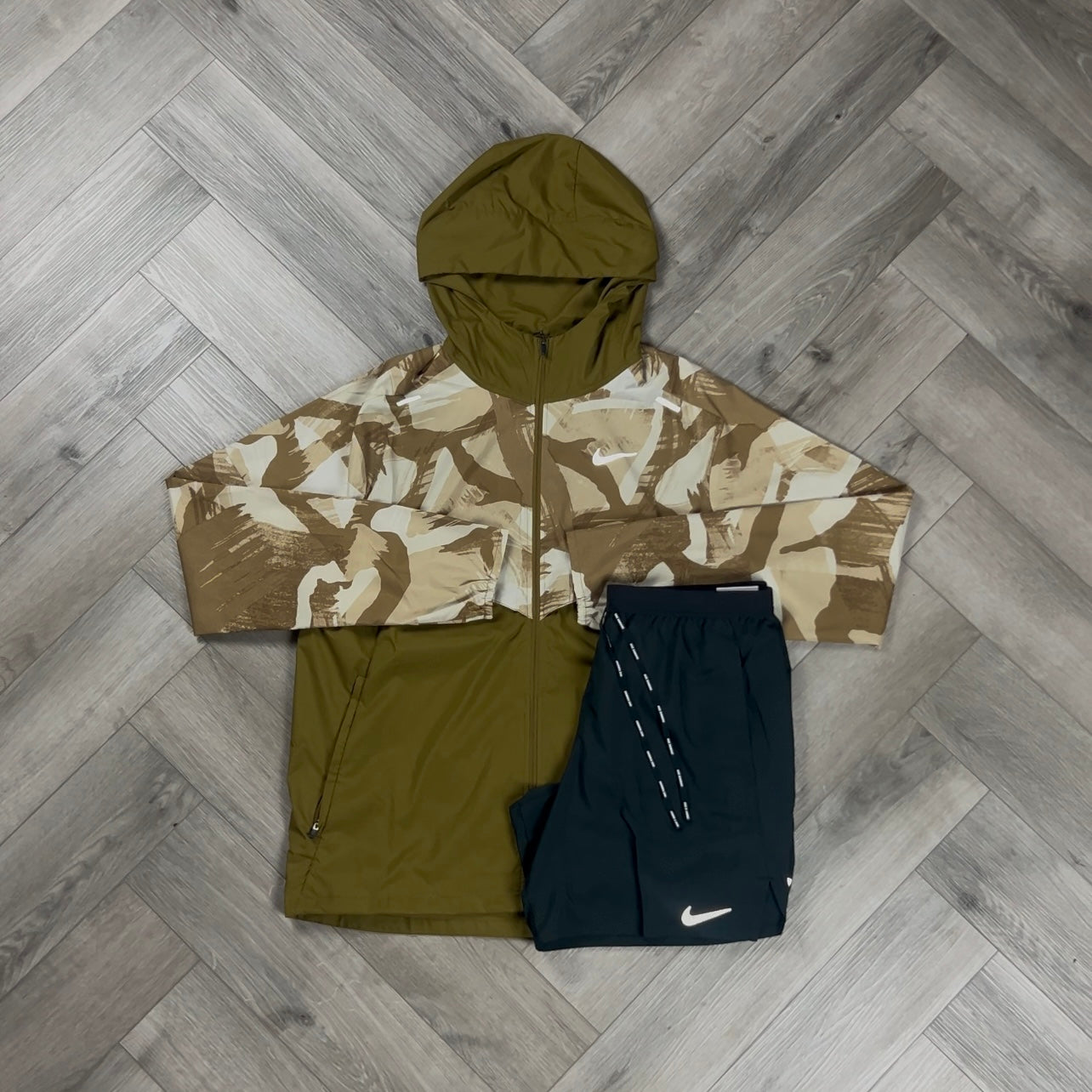 NIKE CAMO WINDRUNNER HAZEL RUSH & NIKE FLEX STRIDE SHORTS 7” BLACK SET