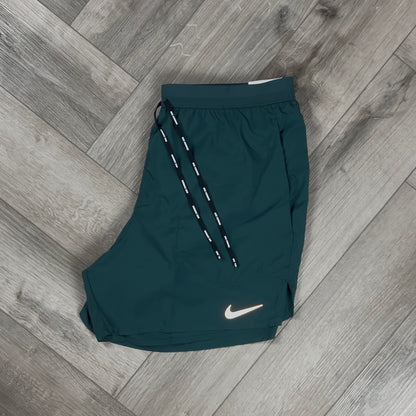 NIKE MILER T-SHIRT & DEEP JUNGLE FLEX STRIDE SHORTS SET