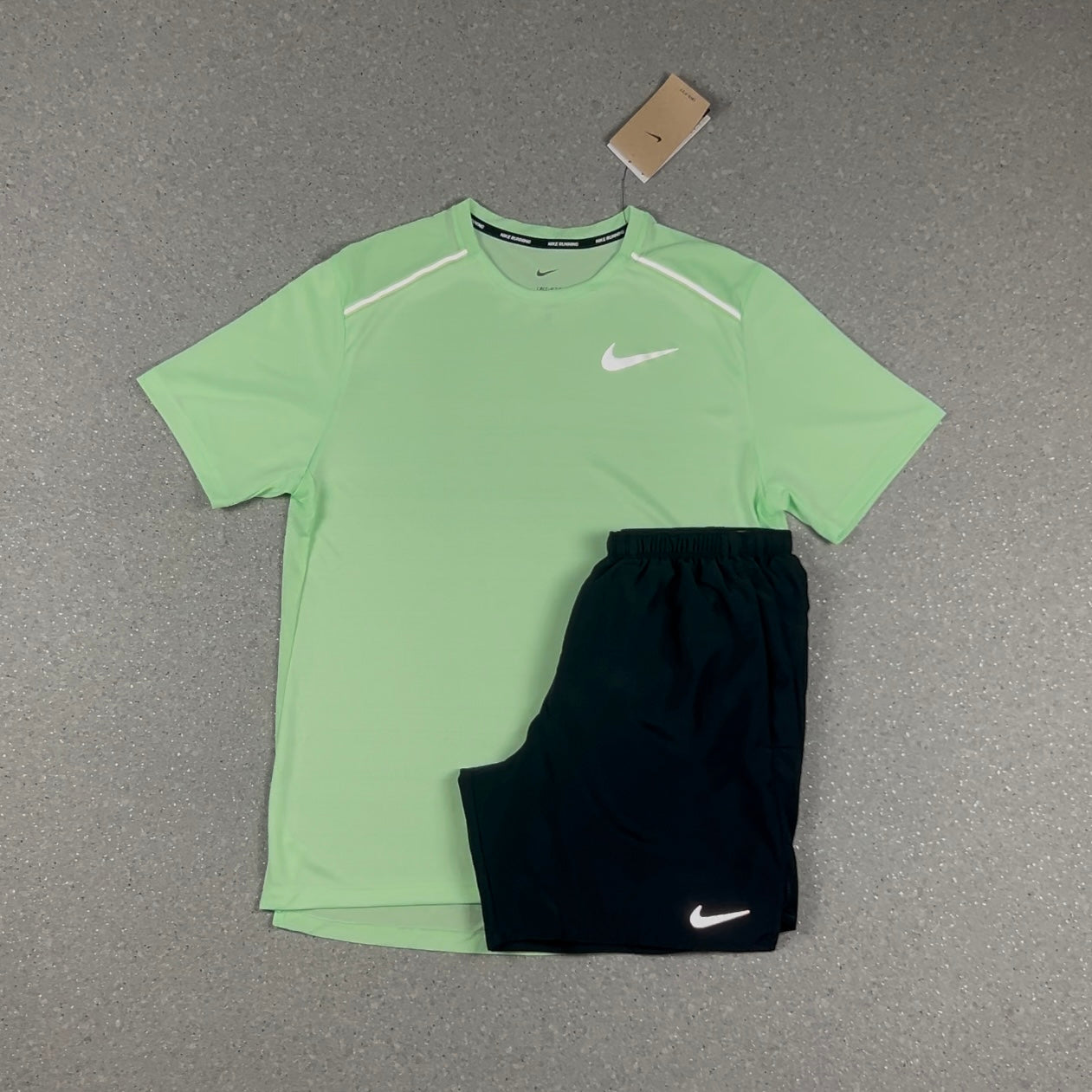 NIKE MILER T-SHIRT VAPOUR GREEN & BLACK CHALLENGER SHORTS SET
