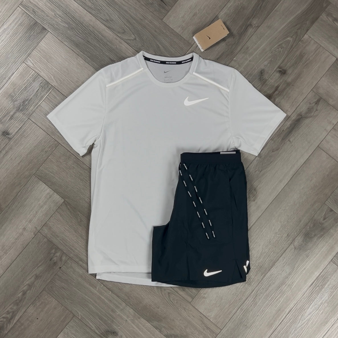 NIKE 1.0 MILER T-SHIRT WHITE & BLACK 7” FLEX STRIDE SHORT SET