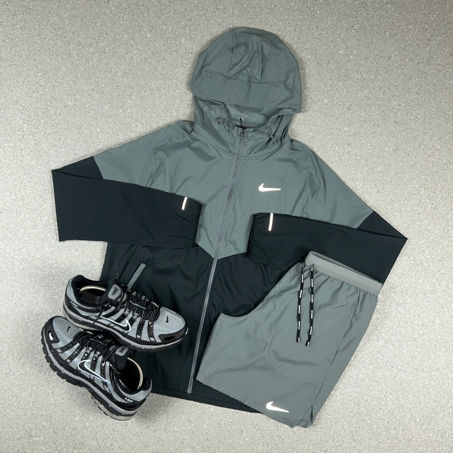 NIKE UV WINDRUNNER JACKET BLACK/GREY & NIKE 7” FLEX STRIDE SHORTS GREY SET