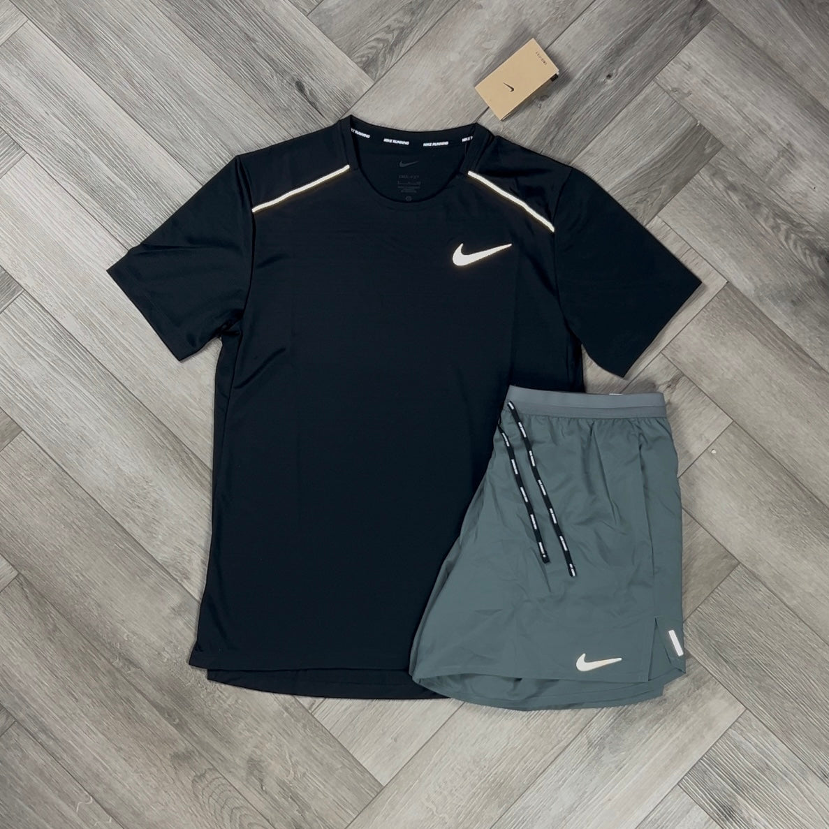 NIKE 1.0 MILER T-SHIRT BLACK & GREY 5” FLEX STRIDE SHORT SET