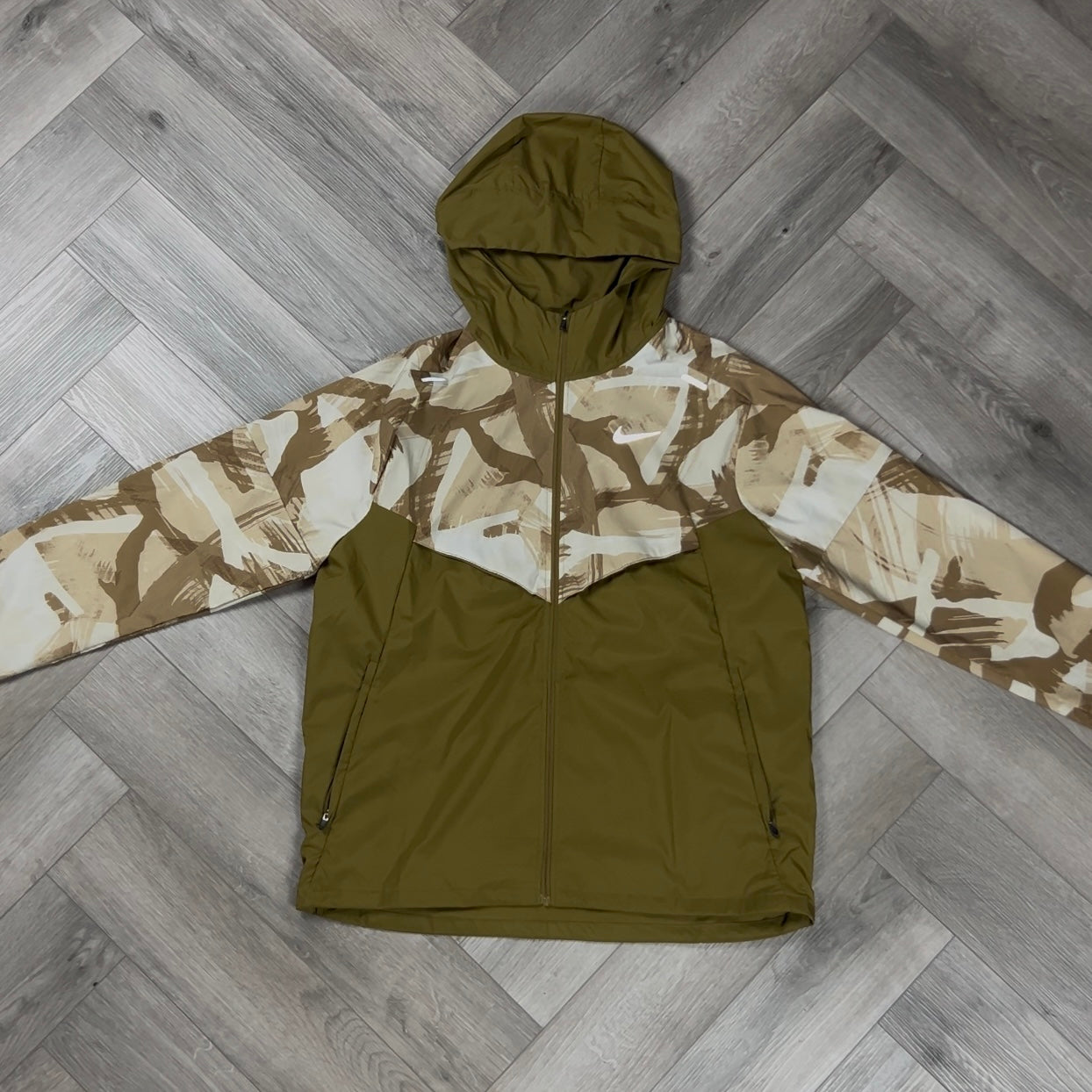 NIKE CAMO WINDRUNNER HAZEL RUSH