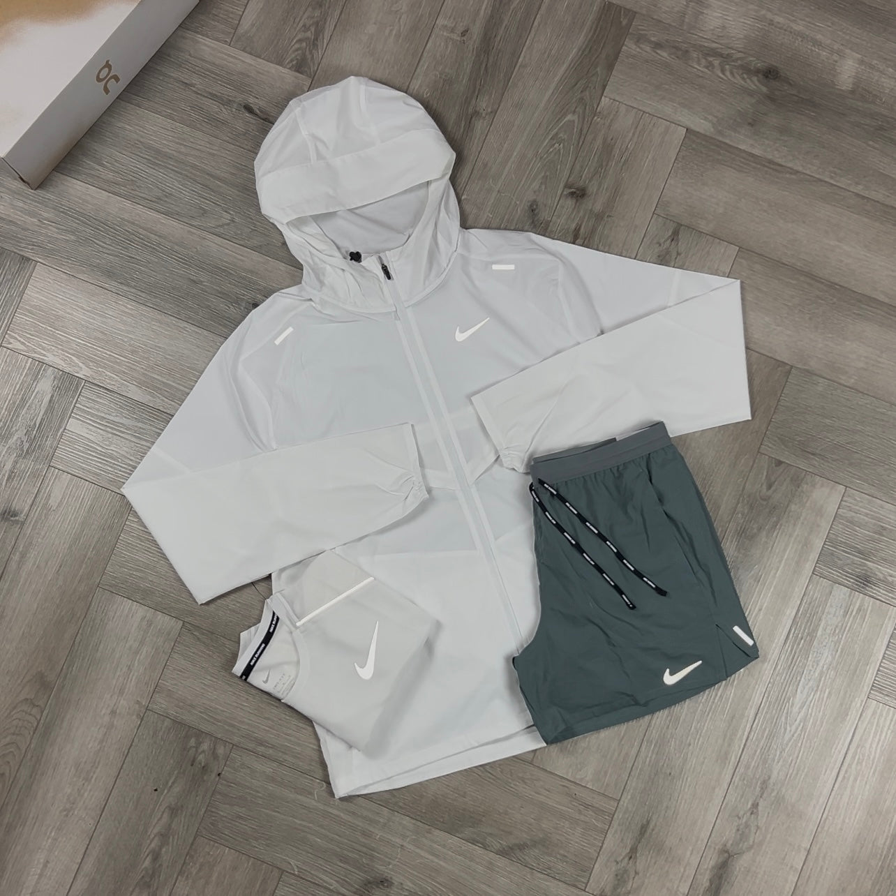 NIKE UV WINDRUNNER ICE WHITE BUNDLE