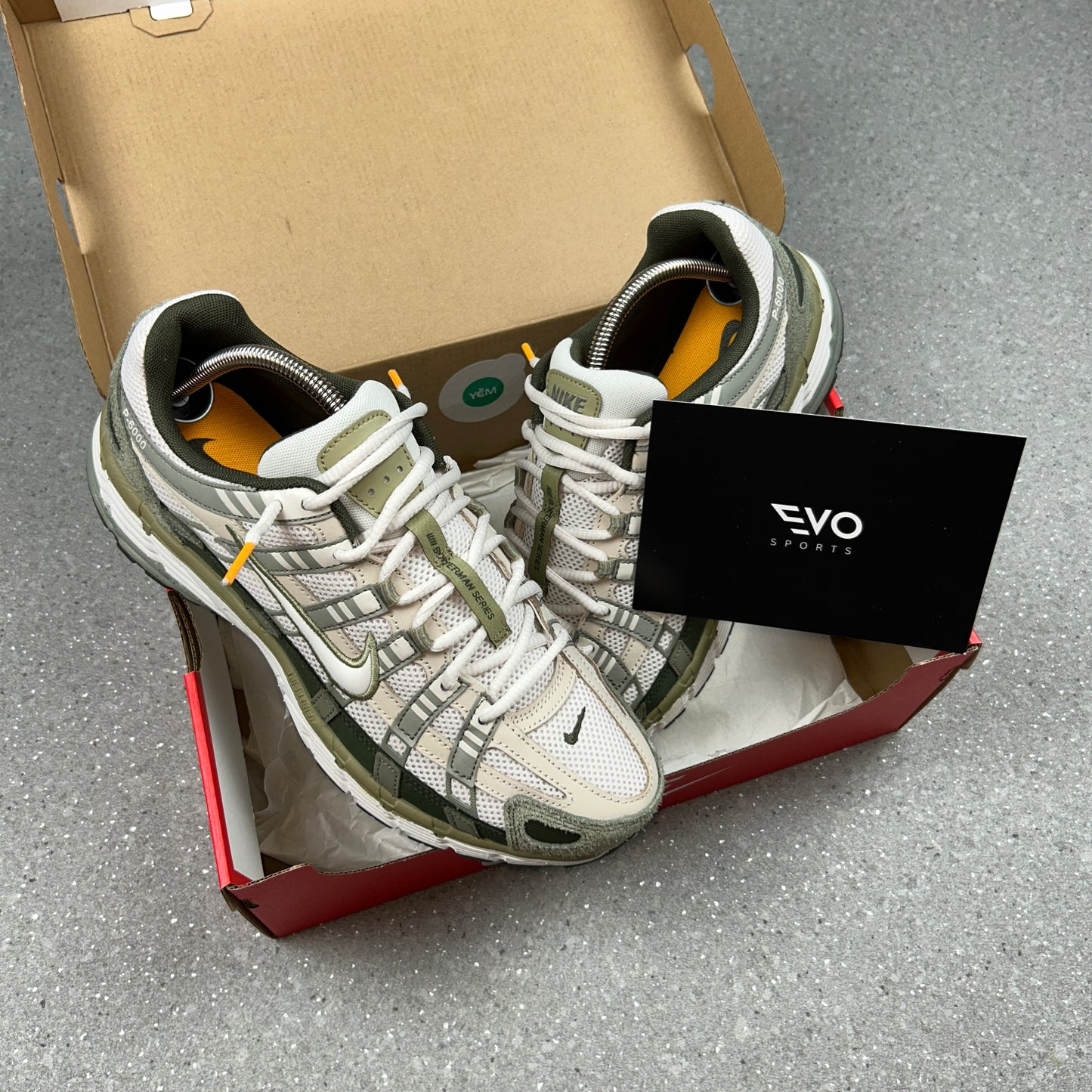 NIKE P6000 CARGO KHAKI