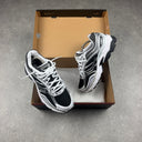 SAUCONY PROGRID OMNI 9 BLACK / WHITE