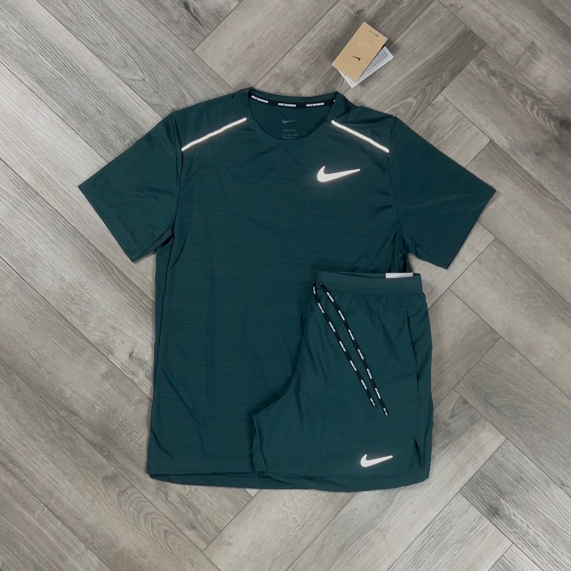 NIKE MILER T-SHIRT & DEEP JUNGLE FLEX STRIDE SHORTS SET