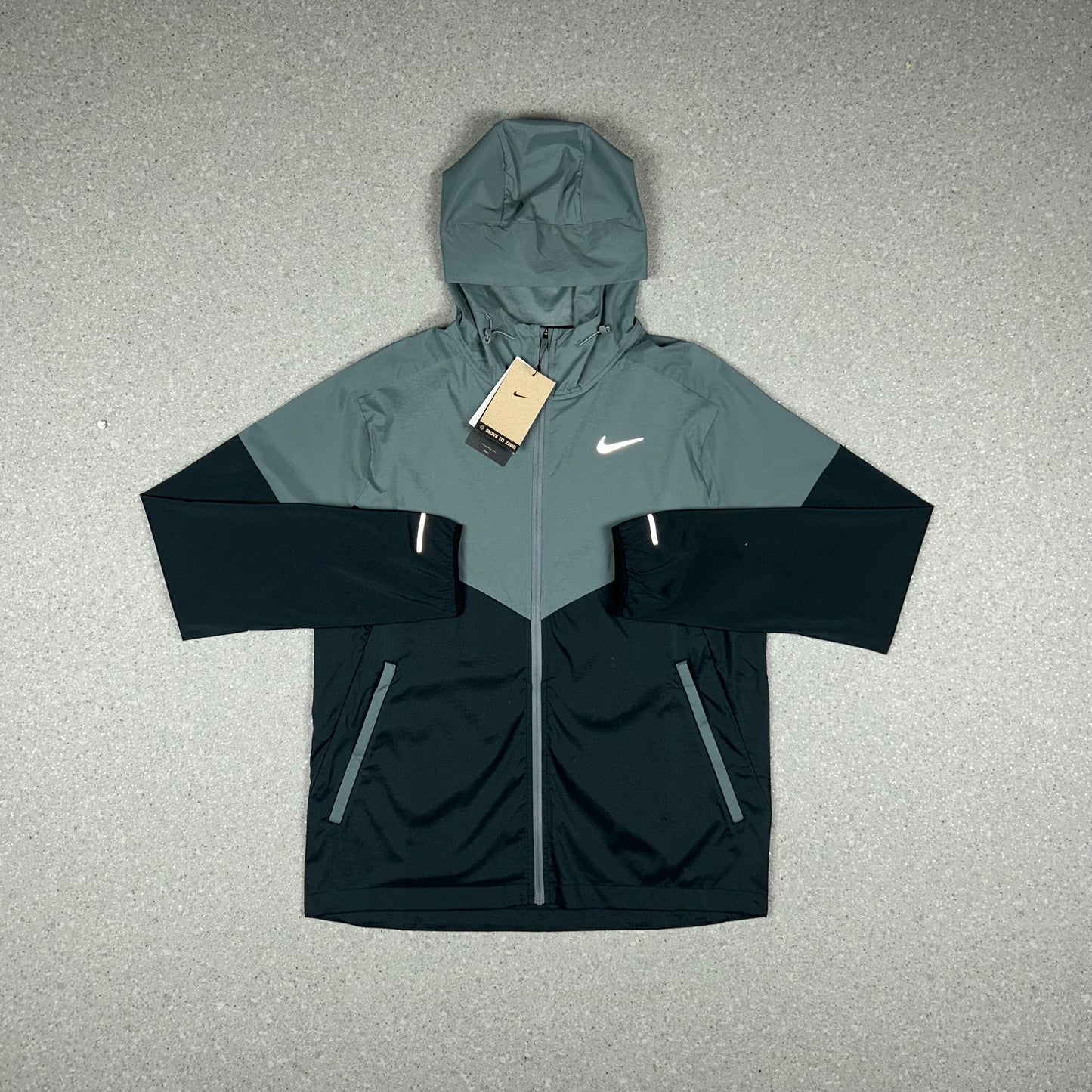 NIKE UV WINDRUNNER JACKET BLACK/GREY & NIKE 7” CHALLENGER SHORTS BLACK SET