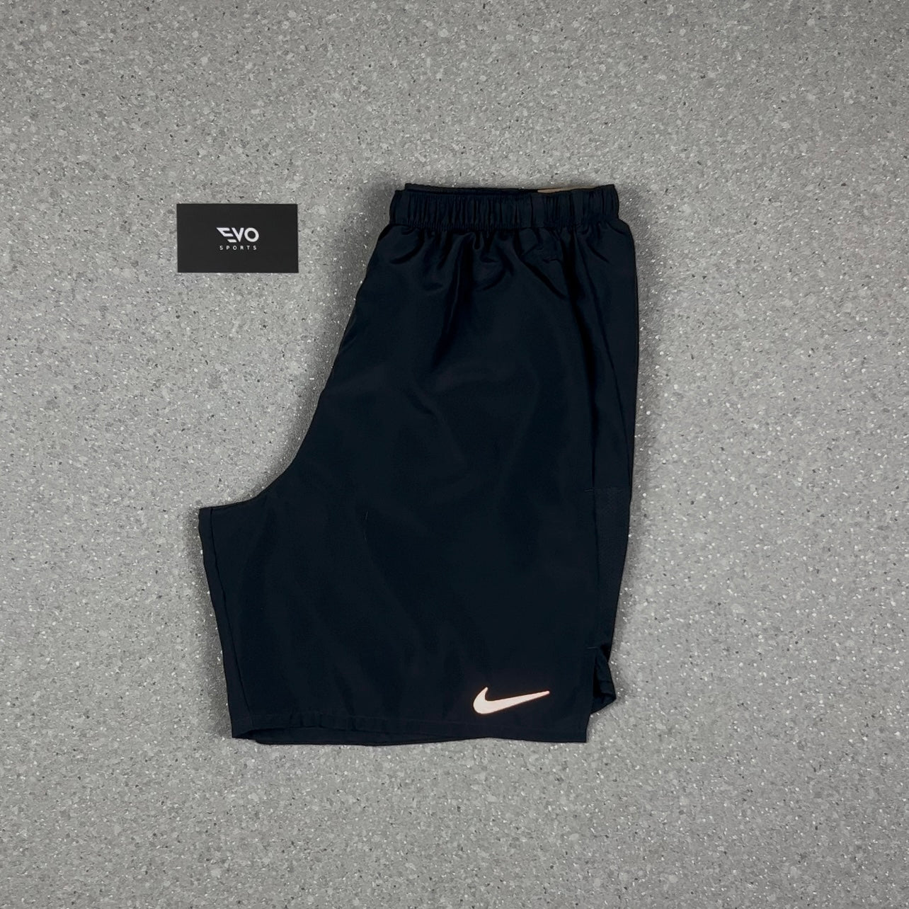 NIKE 1.0 MILER T-SHIRT WHITE & BLACK 7” CHALLENGER SHORT SET
