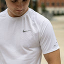 NIKE STRIDE T-SHIRT WHITE