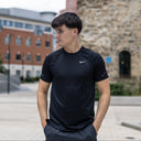 NIKE STRIDE T-SHIRT BLACK