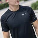 NIKE STRIDE T-SHIRT BLACK