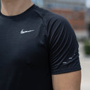 NIKE STRIDE T-SHIRT BLACK